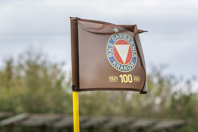 亚马尔送制胜助攻后染黄，无缘下一轮对阵布拉格斯拉维亚的欧冠