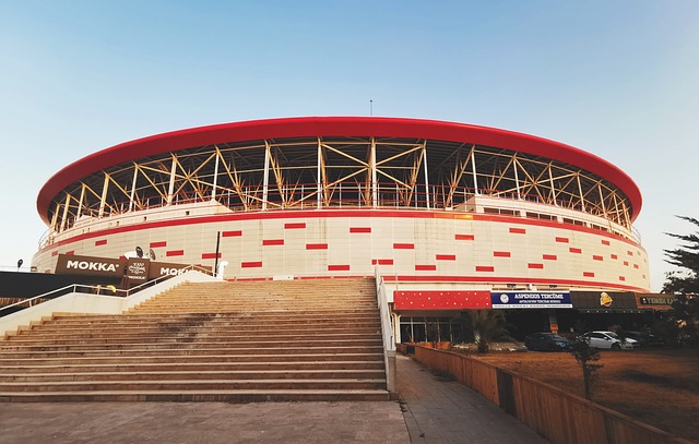 赣州队1-0宜春队，总比分3-0夺得赣超冠军，卢欣头球破门